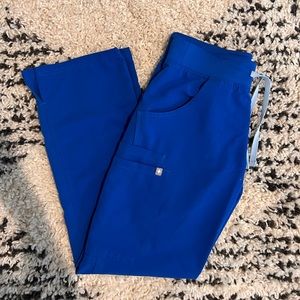 Figs Cade Cargo scrub pants in Royal blue. XS petite